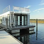 Hausboot Floating House Leni In