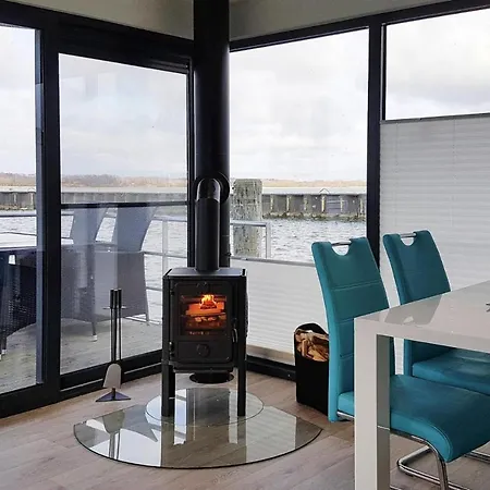 Botel Hausboot Floating House Leni In Ribnitz-Damgarten