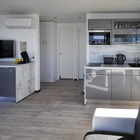 Hausboot Floating House Leni In Úszó hotel Ribnitz-Damgarten