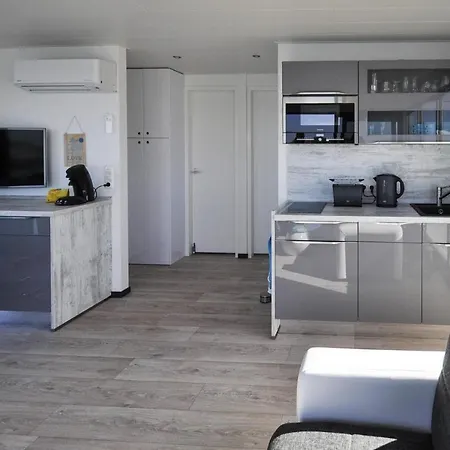 Hausboot Floating House Leni In Botel Ribnitz-Damgarten