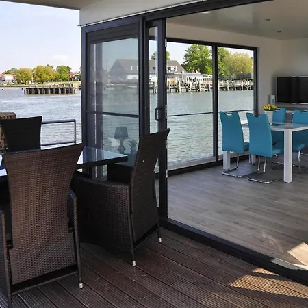 Botel Hausboot Floating House Leni In Ribnitz-Damgarten