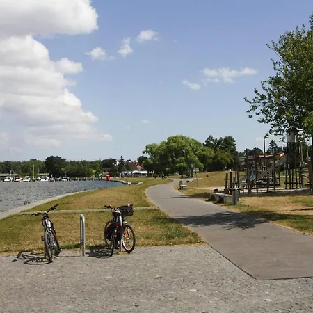 Úszó hotel Hausboot Floating House Leni In *