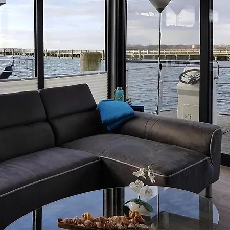 Hausboot Floating House Leni In