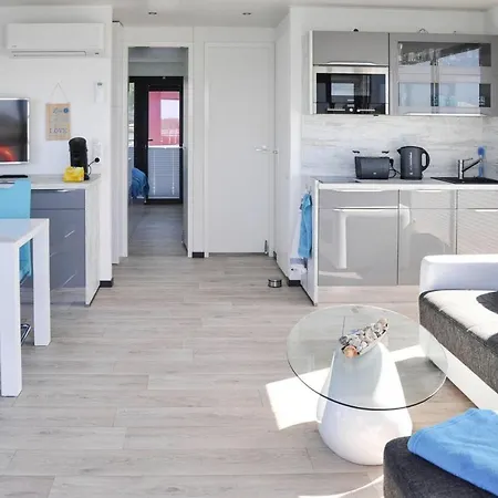 Hausboot Floating House Leni In