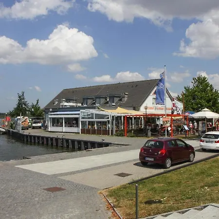 Hausboot Floating House Leni In