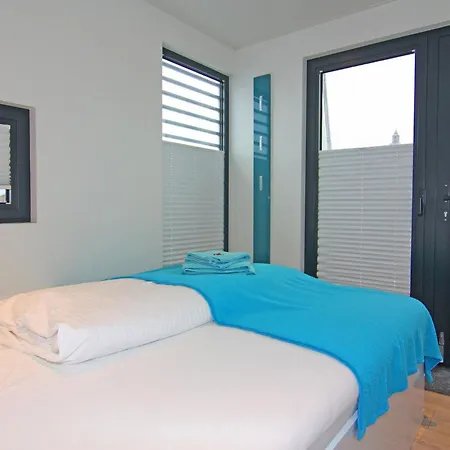 Úszó hotel Hausboot Floating House Leni In *