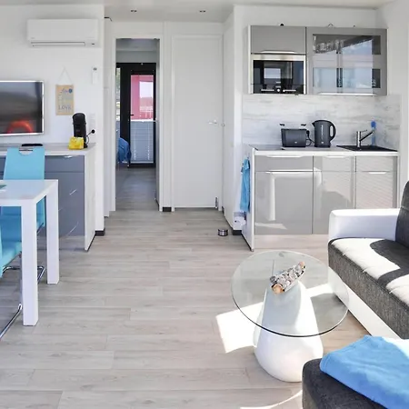 Hausboot Floating House Leni In *
