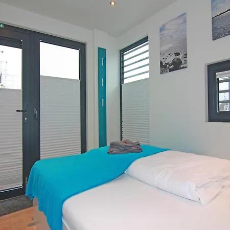 Hausboot Floating House Leni In