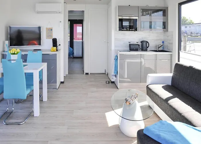 Hausboot Floating House Leni In *
